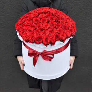 Raudonos rožės XXL gėlių dėžutėje merginai